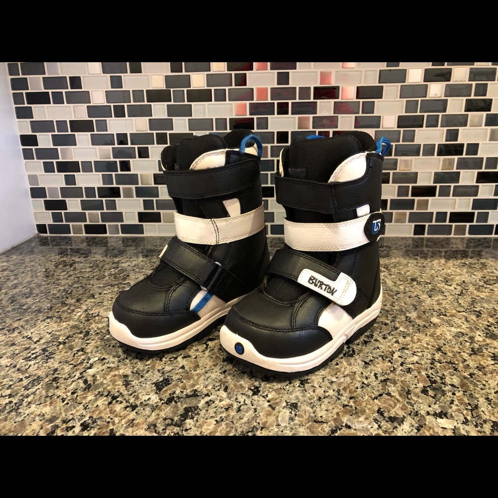 SOLD———EUC boys Grom Burton Snowboarding boots